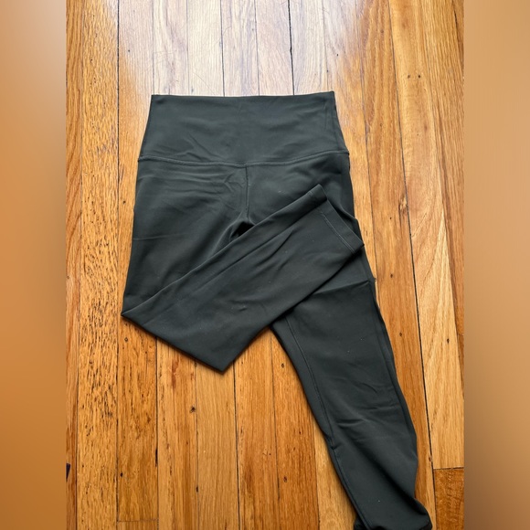 Lululemon align crops. Size 6. Army green color - Picture 1 of 2